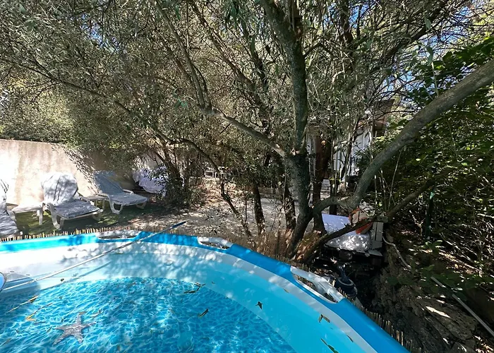 Дом отдыха La Farniente Ним